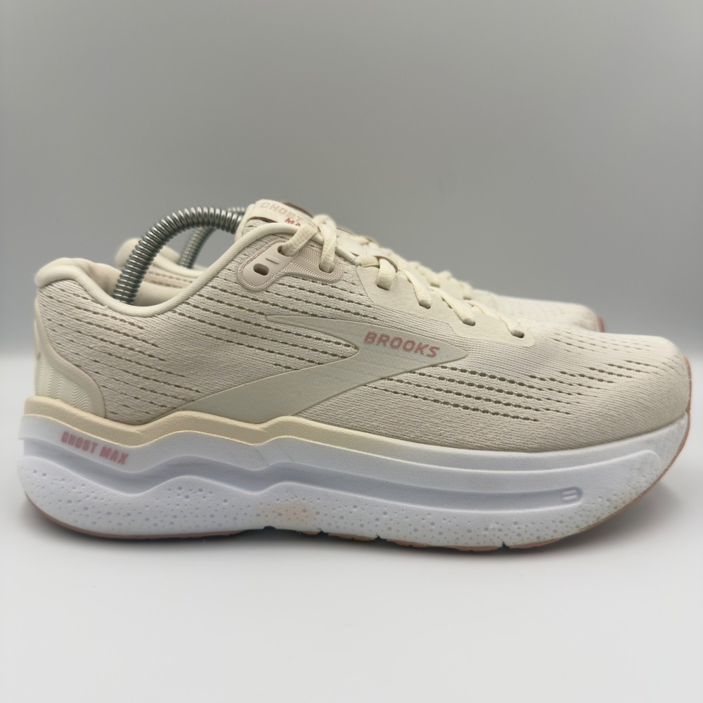 Brooks Ghost Max 2 Women Size 9 Running Shoes Athletic Sneakers Cream Pink